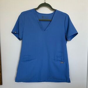 ❌SOLD❌ Figs - Casma Three-Pocket Scrub Top in Ceil Blue